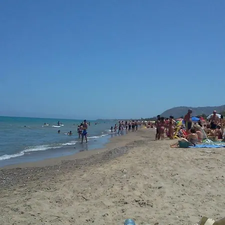 La Di Leonardo, Con Piscina Privata Nyaraló *